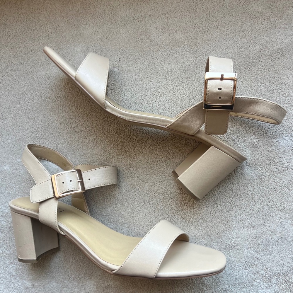 Vaneli Women 11 M Tan Beige Leather Block Heel Ankle Strap Sandals Classic